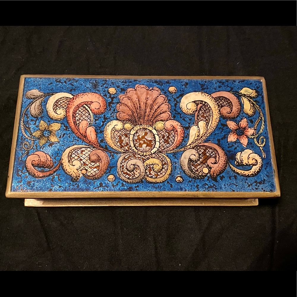 NEW - Jewelry box
